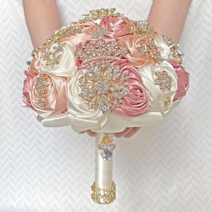 Handmade Floral Rose Crown-Shaped Pearl Bridal Bouquet Luxury Water-Drop Rhinestone Handle Artificial Bouquet for Wedding